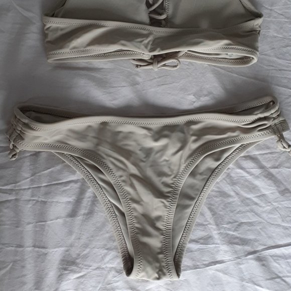 Aerie Sand / Nude Halter Bikini Top Extra Small (XS), Cheeky Bottom Small - Picture 4 of 6